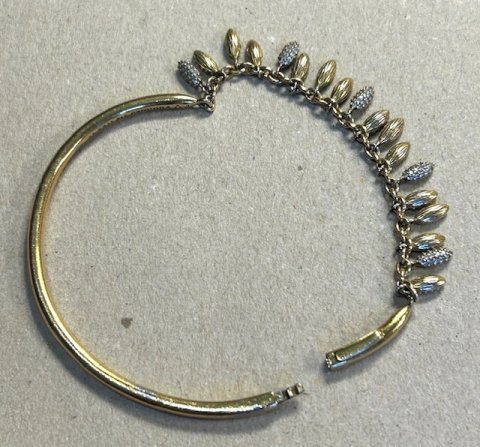 Pandora, Floating grains Pandora, Floating grains